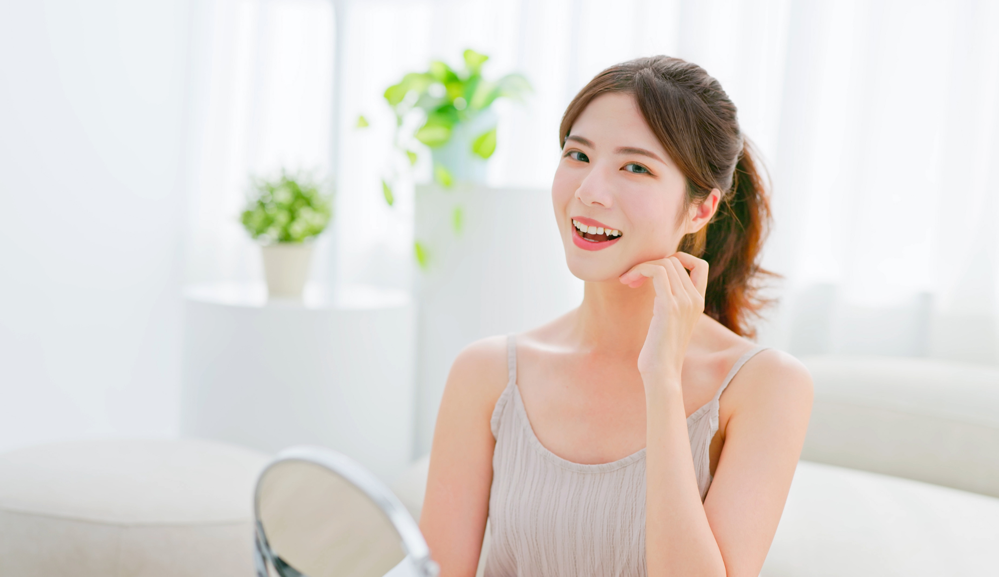 Kem nghệ không màu nổi bật với khả năng làm sáng da và chống viêm, nhưng khi kết hợp với các sản phẩm khác, bạn có thể đạt được hiệu quả toàn diện hơn.